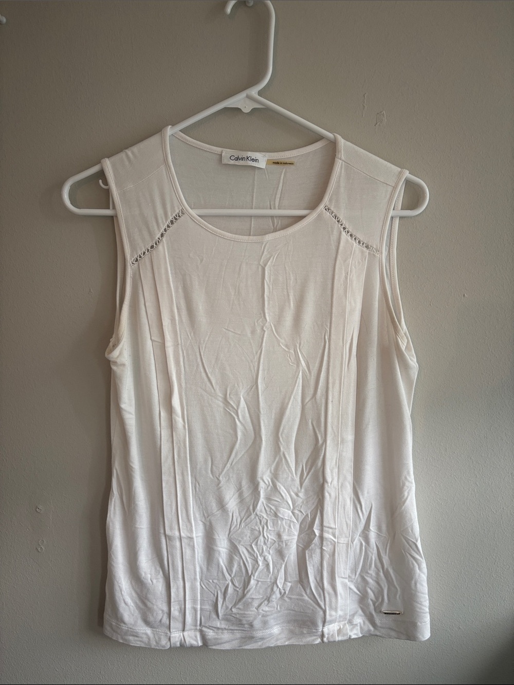 Calvin Klein White Sleeveless Scoop Neck Tank
